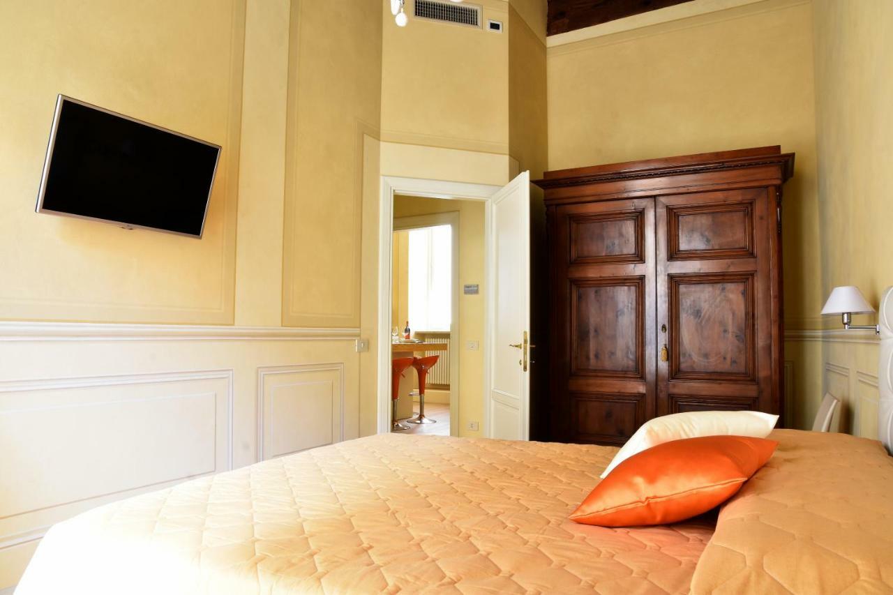 Stella Polare - Luxury Apartment Lucca Eksteriør billede